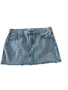 Women's Levi's Icon Classic Blue Denim Mini Skirt Distressed Size 31